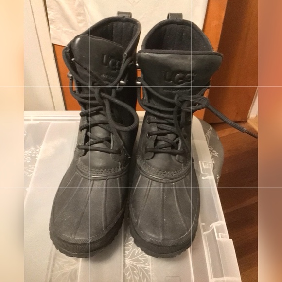 UGG RAIN /WINTER SNOW BOOT SZ 9 - Picture 1 of 10